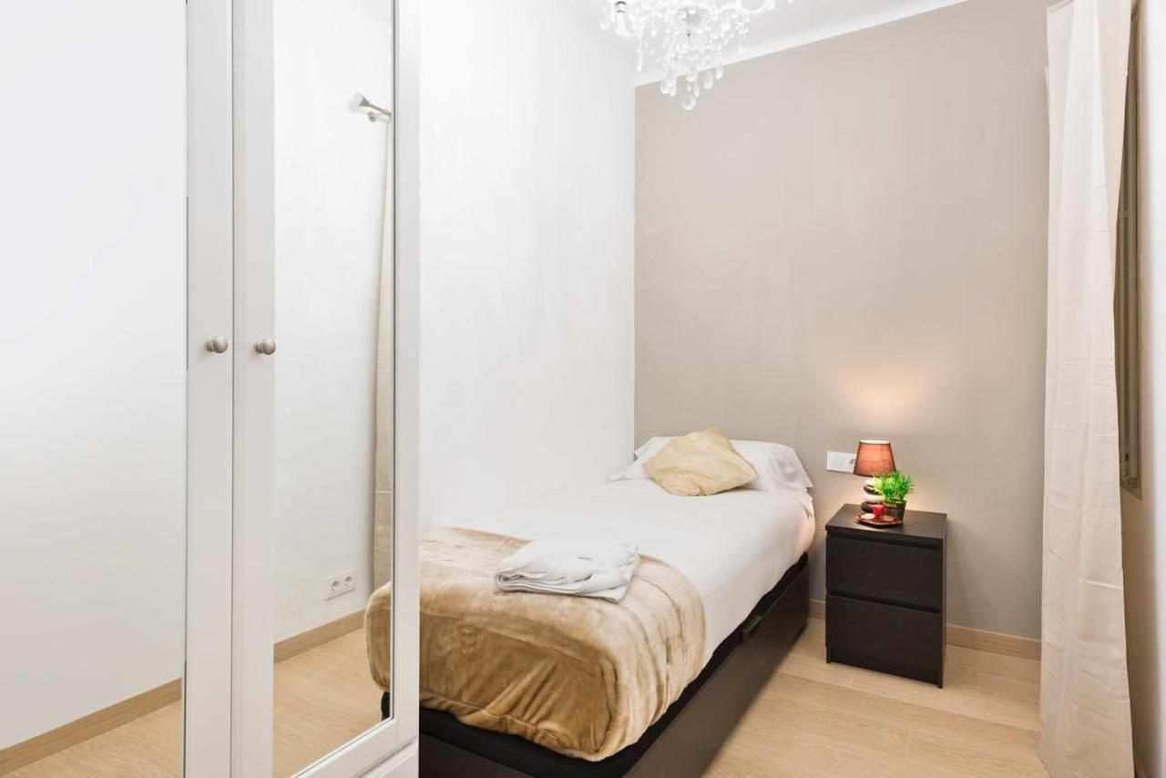 Apartment Eduardo Барселона Екстериор снимка